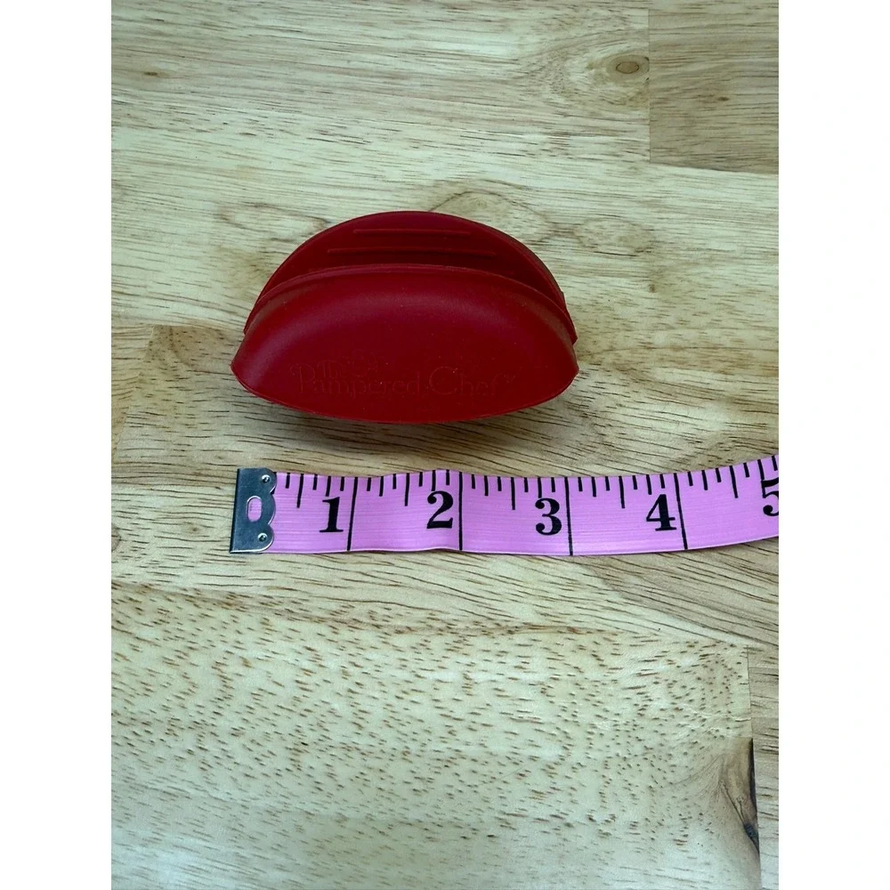 Pampered Chef Red Silicone Mini Mitt Pot Holder Heat Resistant Oven Grip